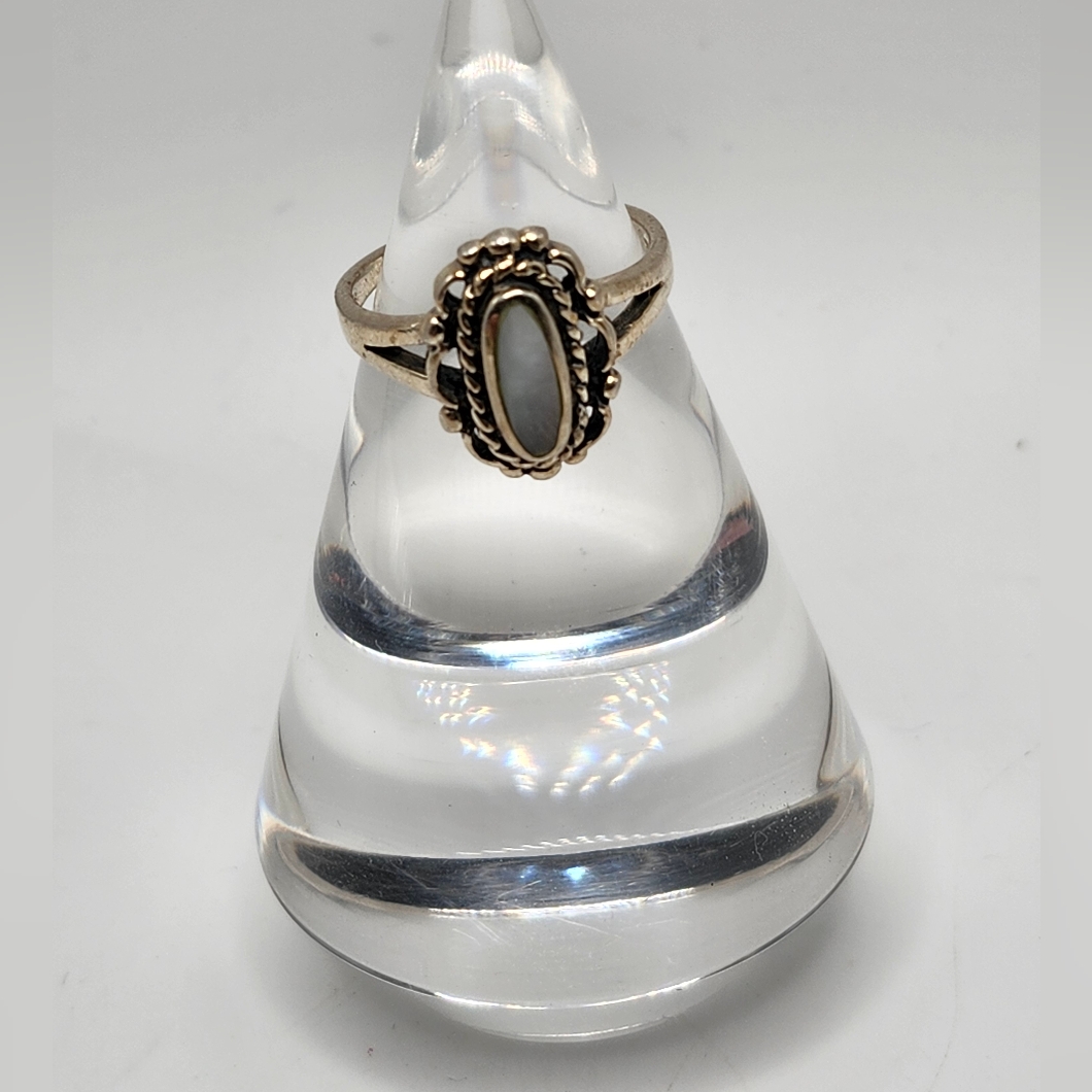 Very Pretty Mop, Mother Of Pearl Sterling Silver Women's Ring! Size 7. Thailand